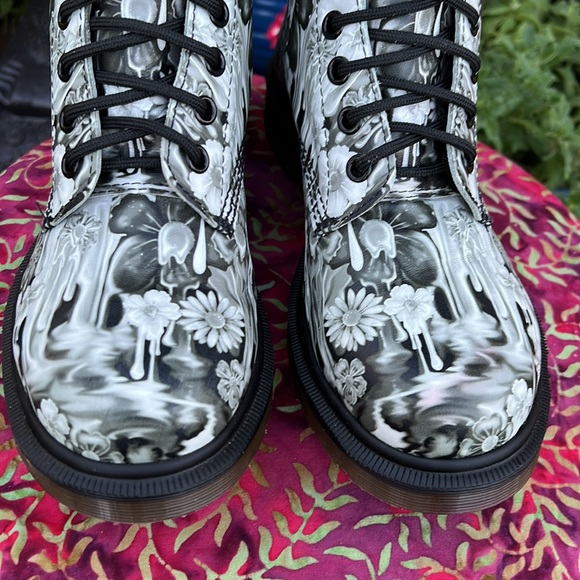 🌺 Rare Black & White Dr. Martens Slime Floral Drip Boots 🌺 - Picture 15 of 17